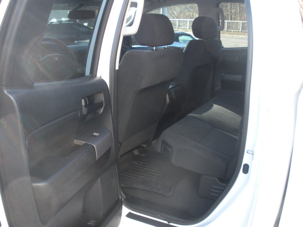 Toyota Tundra Tundra-Grade 5.7L Double Cab 4WD 2011