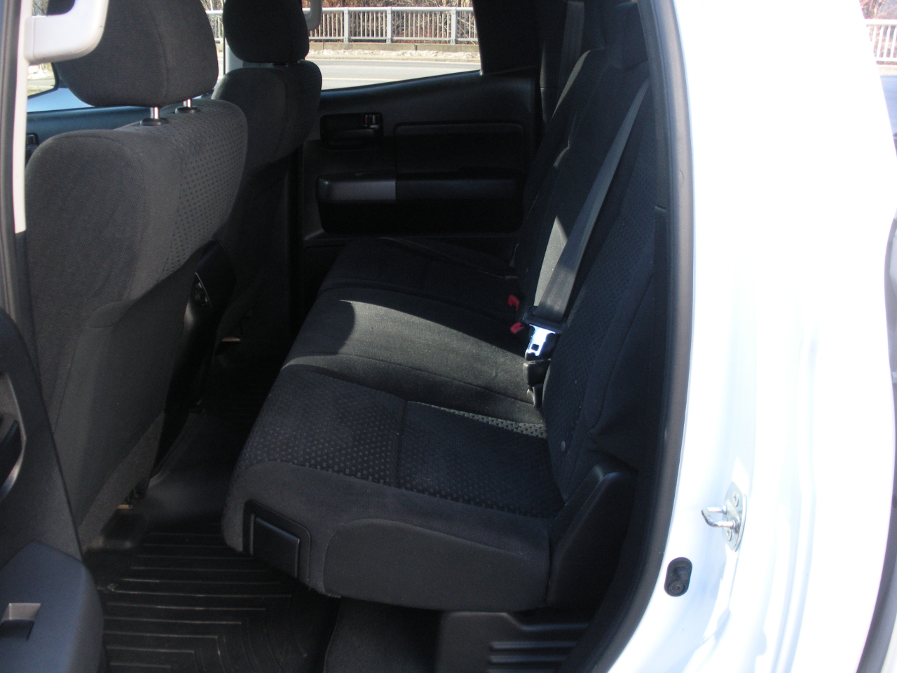 Toyota Tundra Tundra-Grade 5.7L Double Cab 4WD 2011