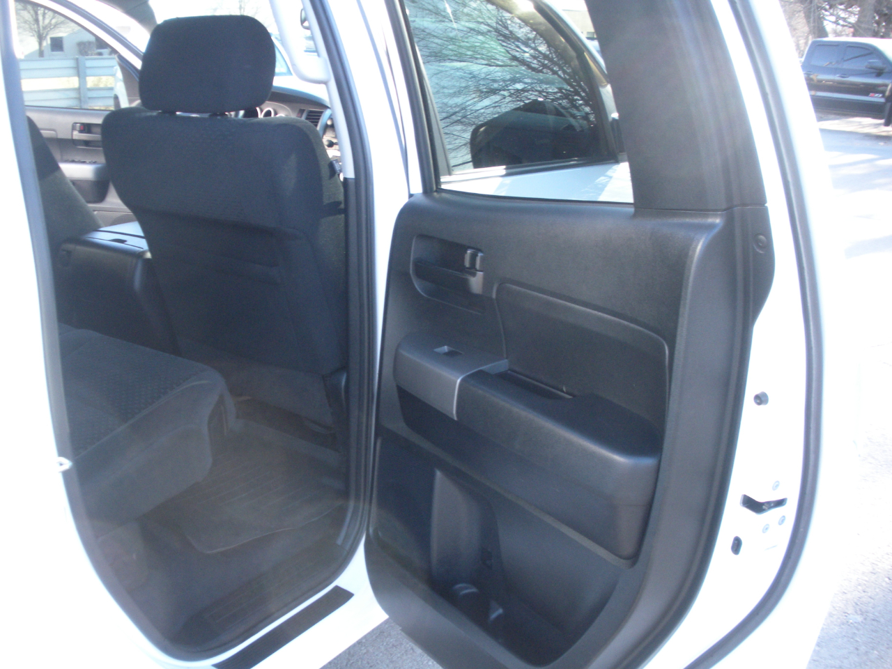 Toyota Tundra Tundra-Grade 5.7L Double Cab 4WD 2011