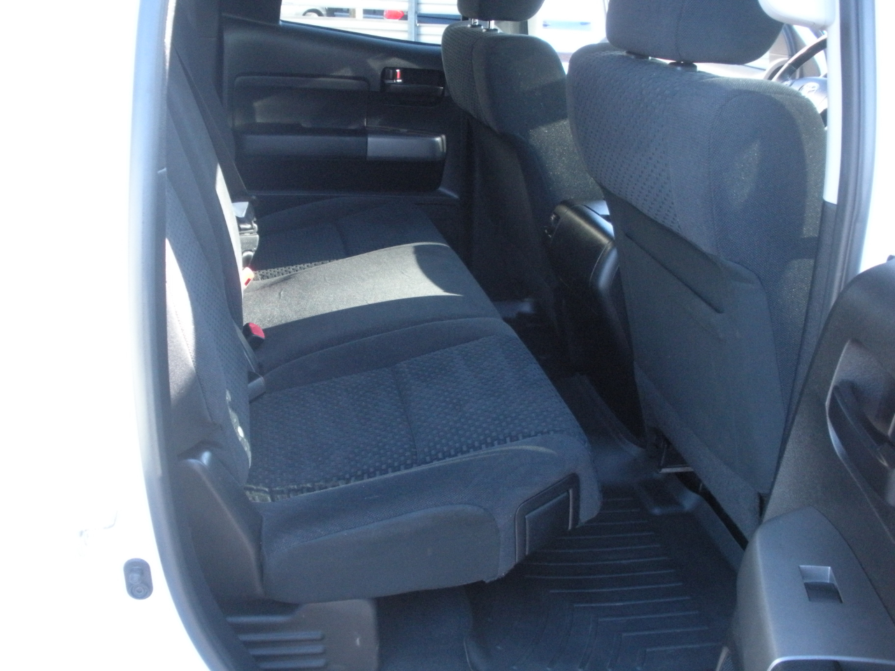 Toyota Tundra Tundra-Grade 5.7L Double Cab 4WD 2011