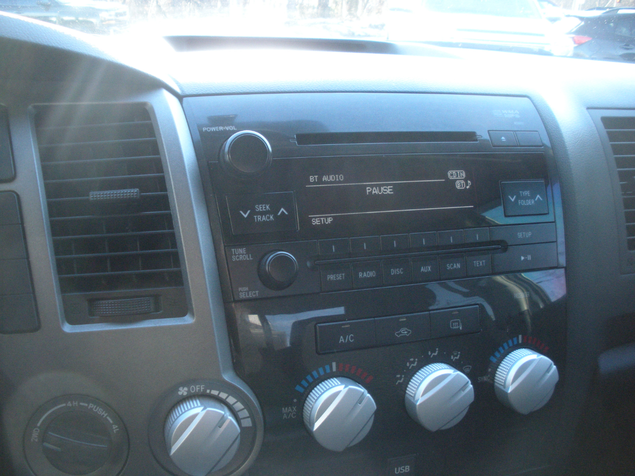 Toyota Tundra Tundra-Grade 5.7L Double Cab 4WD 2011