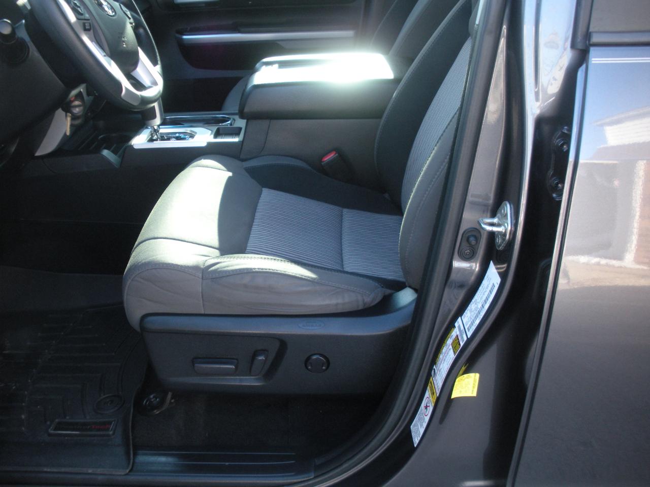 Toyota Tundra SR5 5.7L V8 CrewMax 4WD 2017