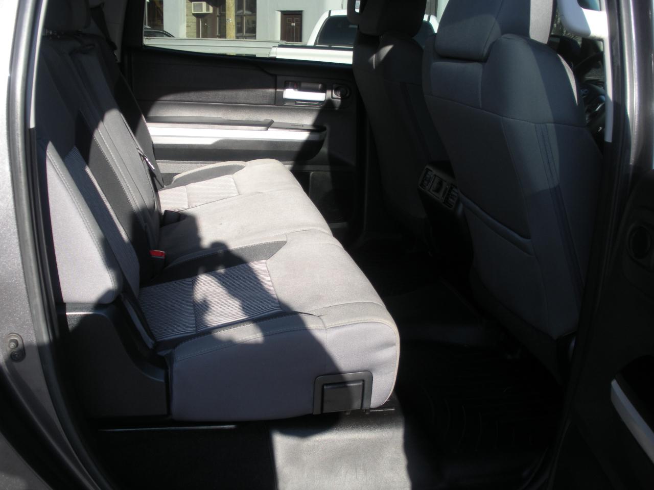 Toyota Tundra SR5 5.7L V8 CrewMax 4WD 2017