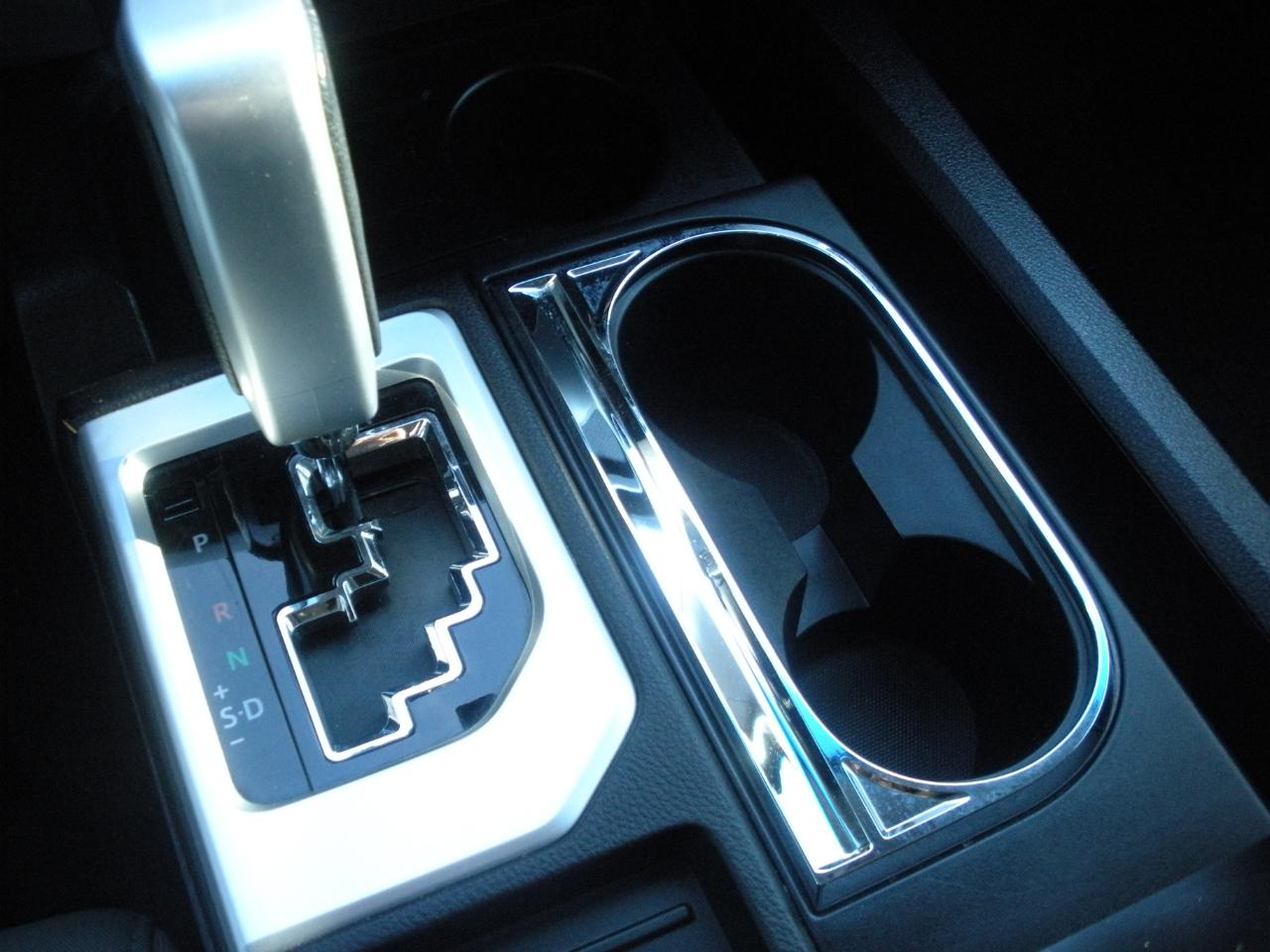 Toyota Tundra SR5 5.7L V8 CrewMax 4WD 2017