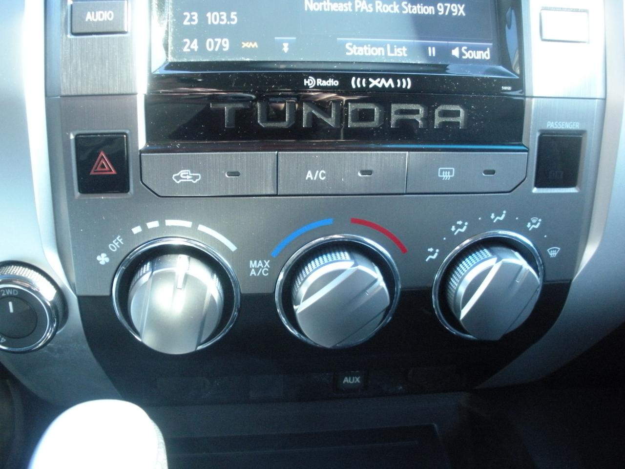 Toyota Tundra SR5 5.7L V8 CrewMax 4WD 2017