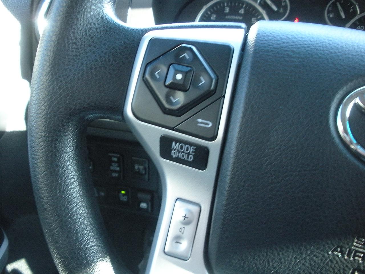 Toyota Tundra SR5 5.7L V8 CrewMax 4WD 2017