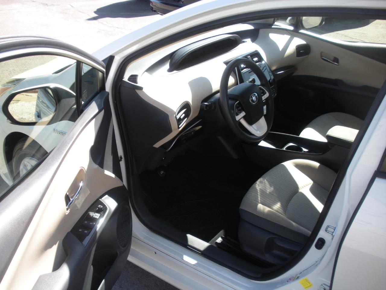 Toyota Prius Two 2017