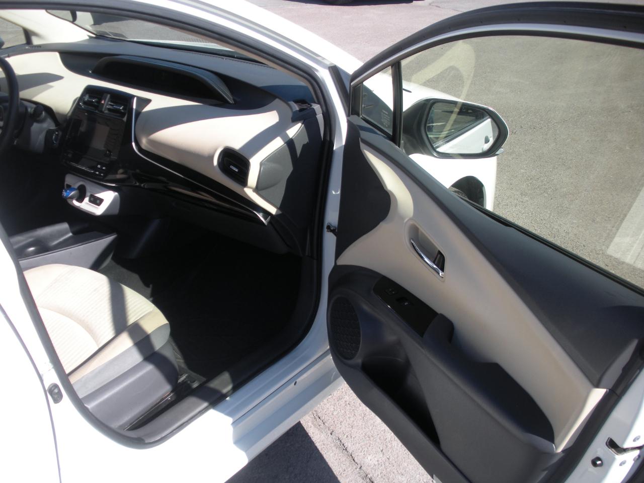 Toyota Prius Two 2017