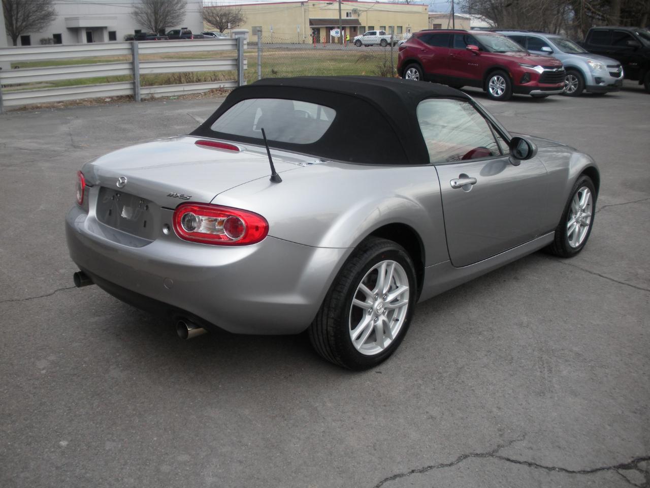 Mazda MX-5 Miata Grand Touring 2010