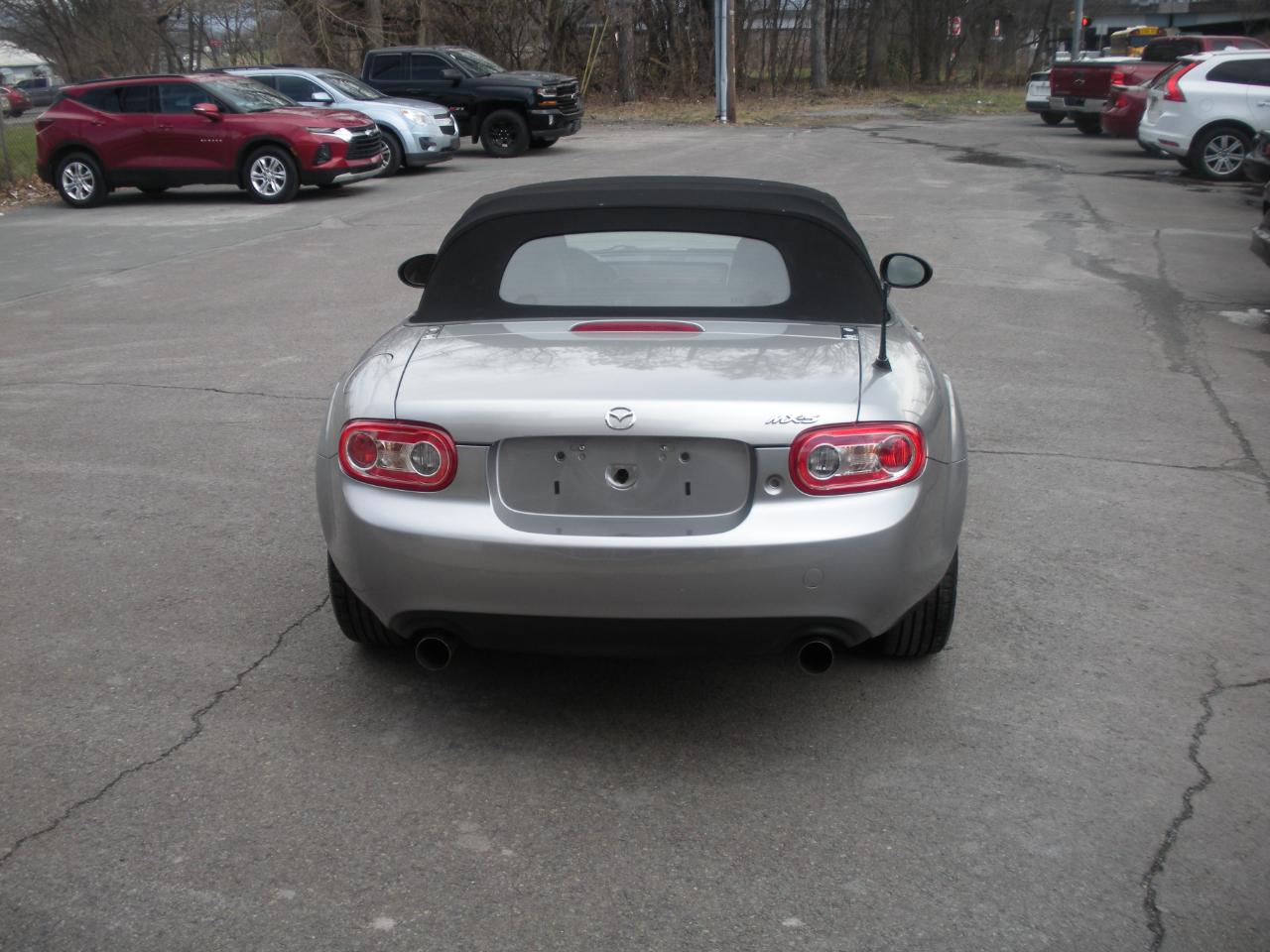 Mazda MX-5 Miata Grand Touring 2010