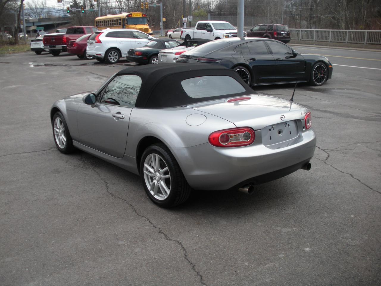 Mazda MX-5 Miata Grand Touring 2010
