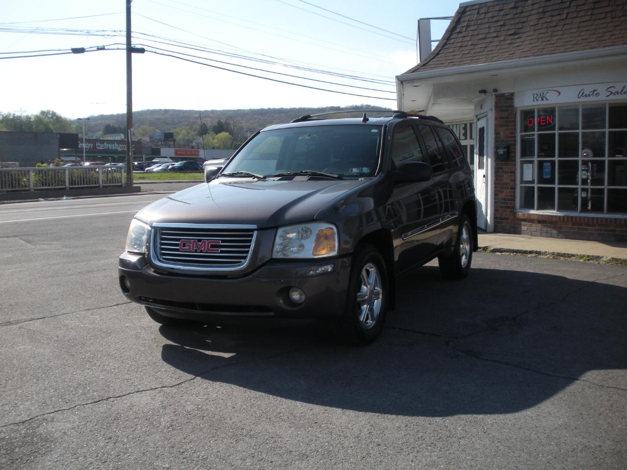 GMC Envoy SLE-1 4WD 2008