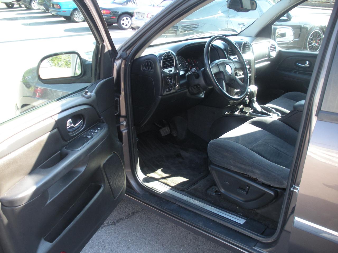 GMC Envoy SLE-1 4WD 2008