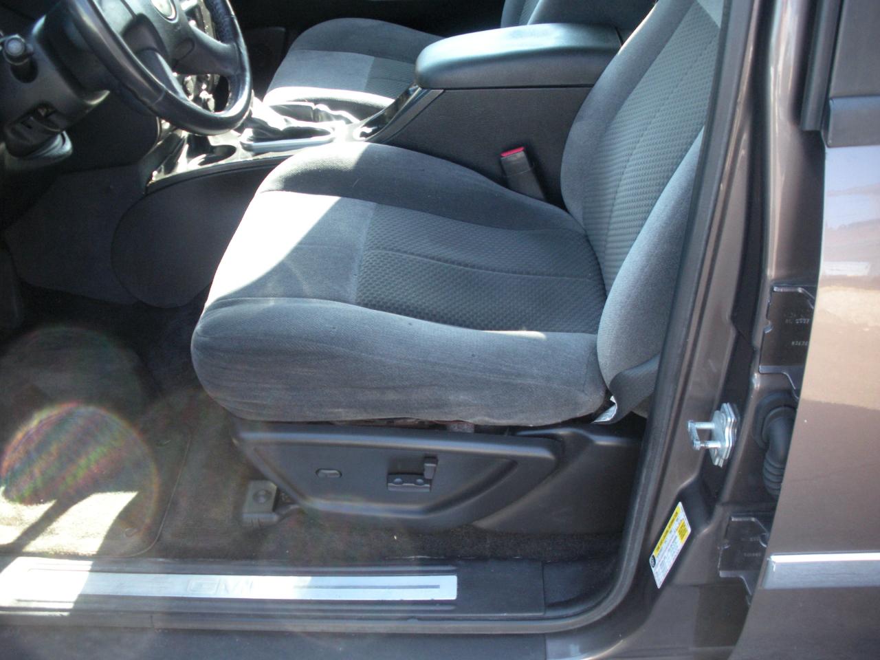GMC Envoy SLE-1 4WD 2008