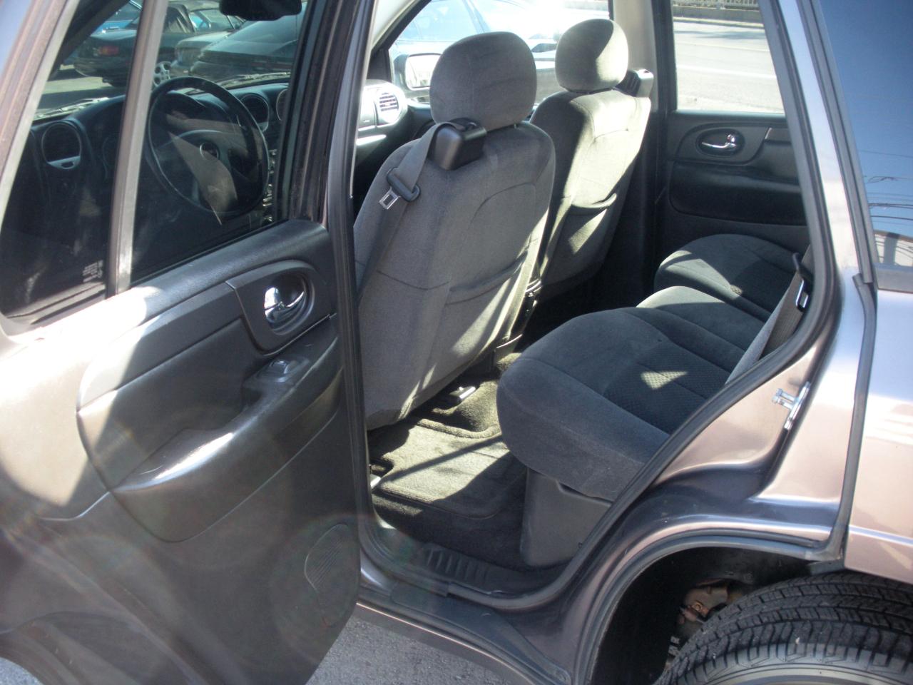 GMC Envoy SLE-1 4WD 2008