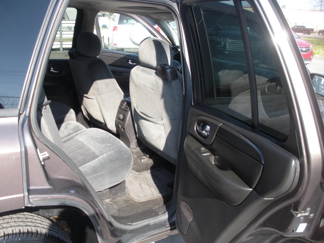 GMC Envoy SLE-1 4WD 2008