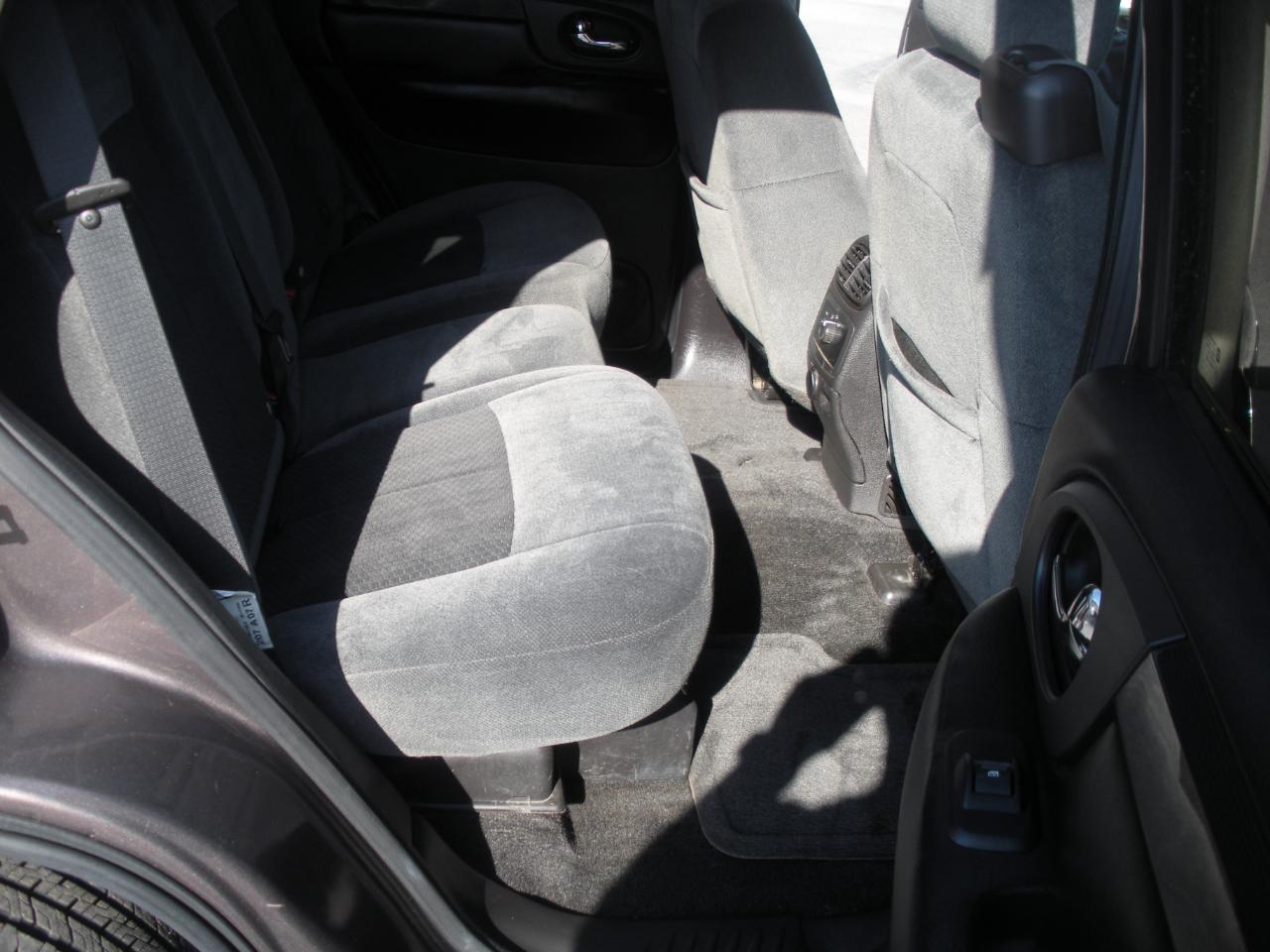 GMC Envoy SLE-1 4WD 2008