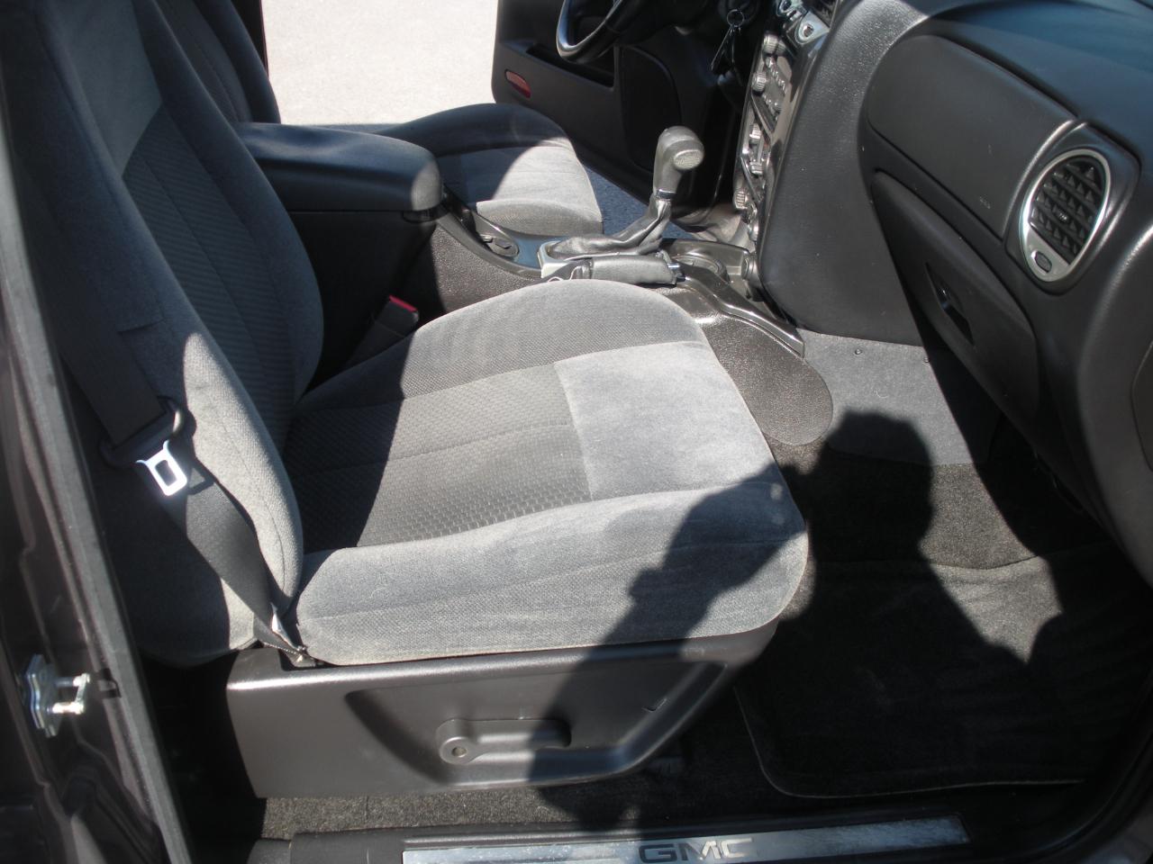 GMC Envoy SLE-1 4WD 2008