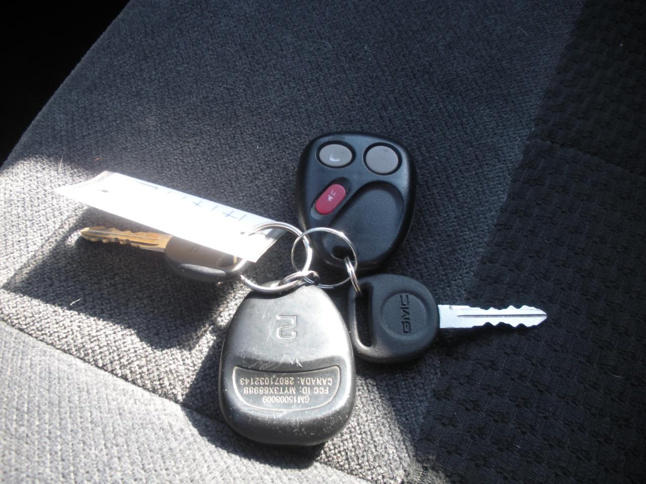 GMC Envoy SLE-1 4WD 2008