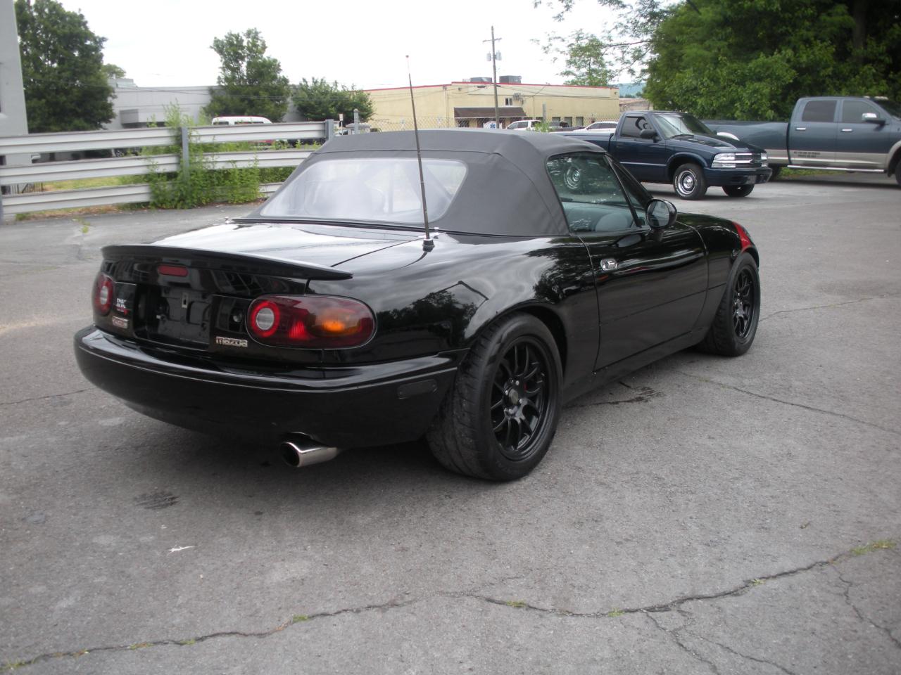 Mazda MX-5 Miata 2D Convertible 1995