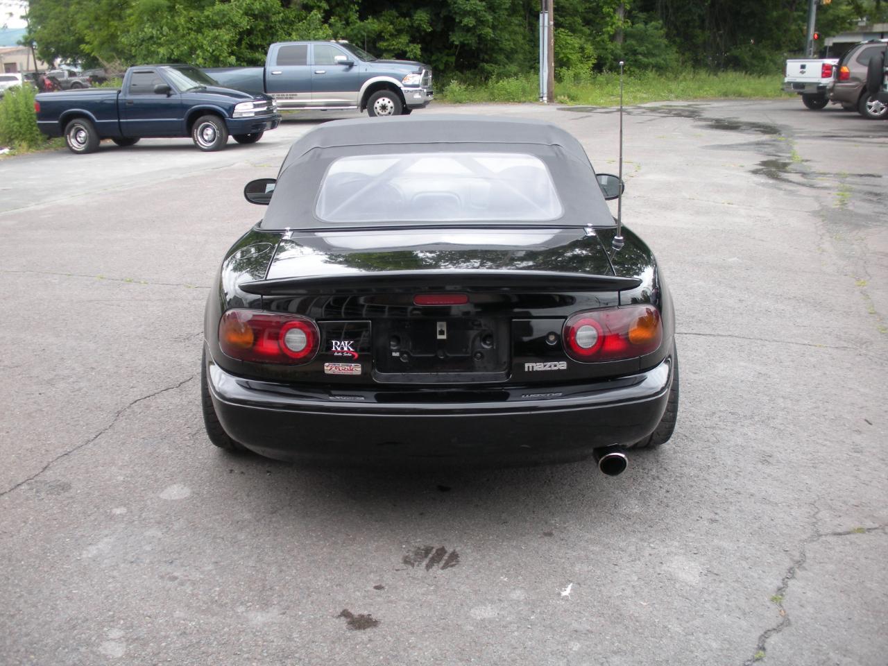 Mazda MX-5 Miata 2D Convertible 1995