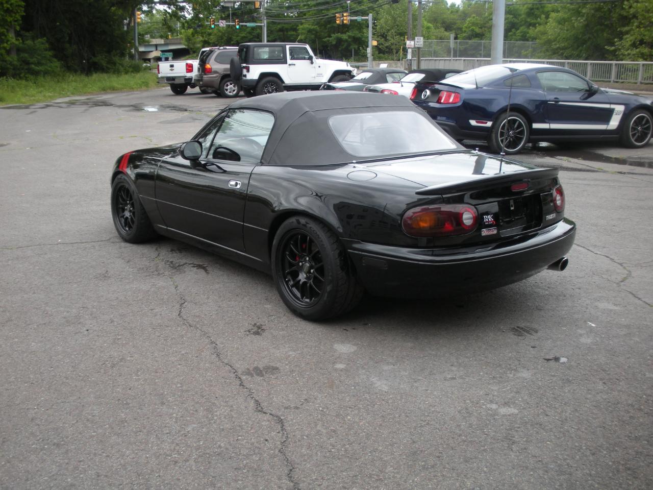 Mazda MX-5 Miata 2D Convertible 1995