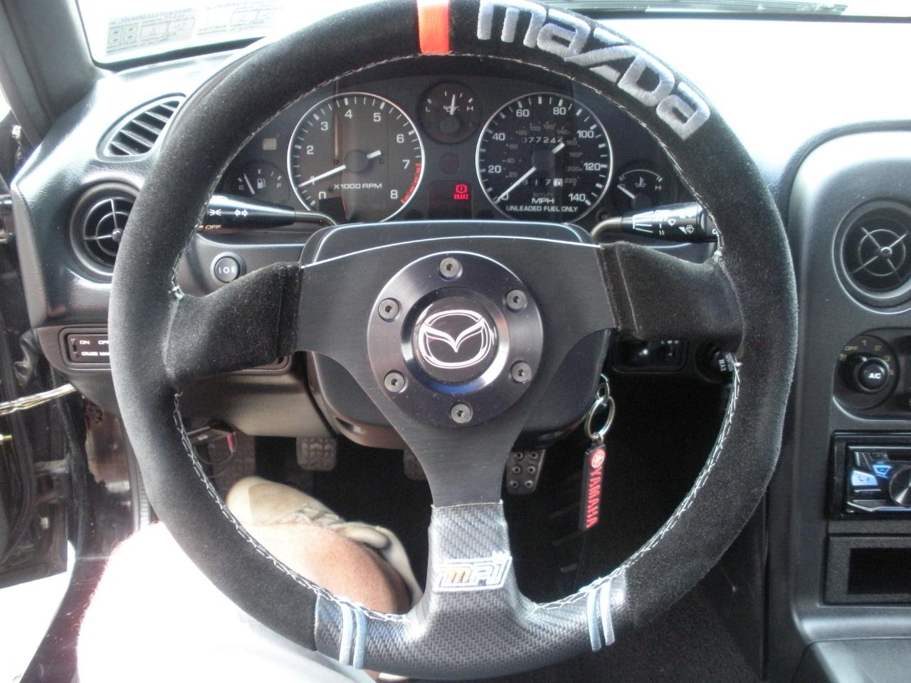 Mazda MX-5 Miata 2D Convertible 1995