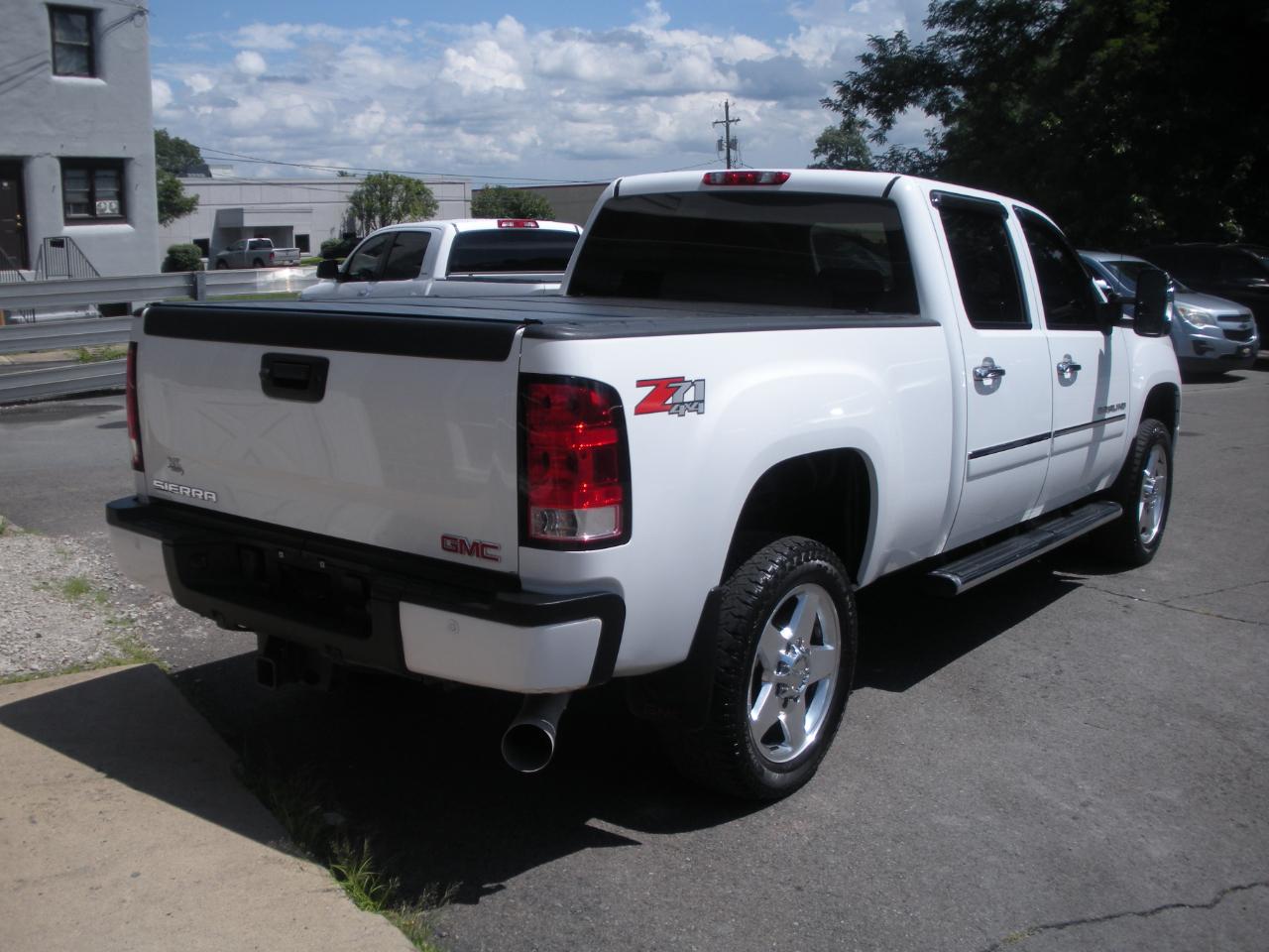 GMC Sierra 2500HD Denali Crew Cab 4WD 2014