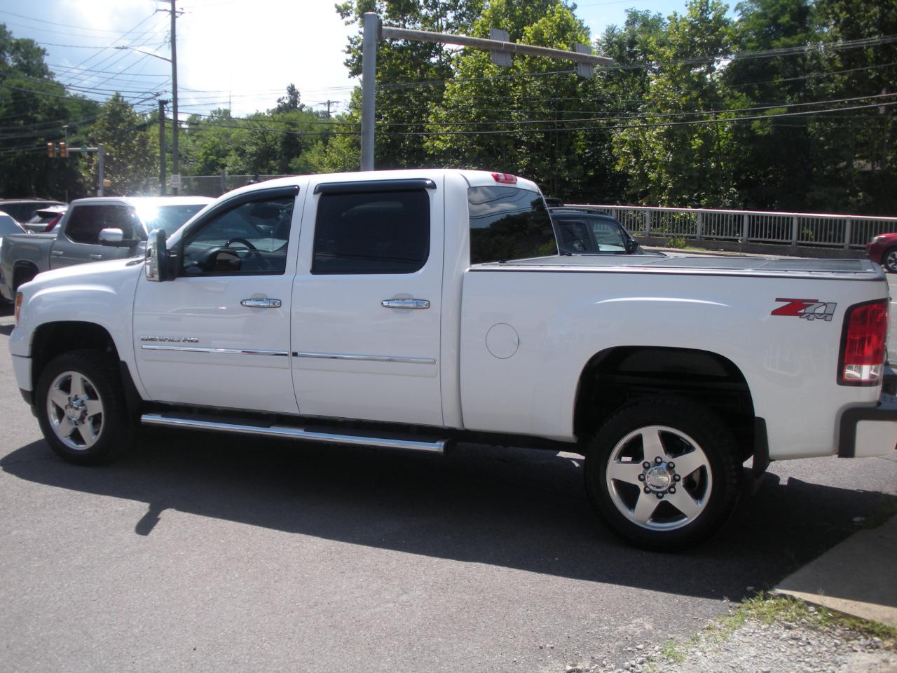 GMC Sierra 2500HD Denali Crew Cab 4WD 2014