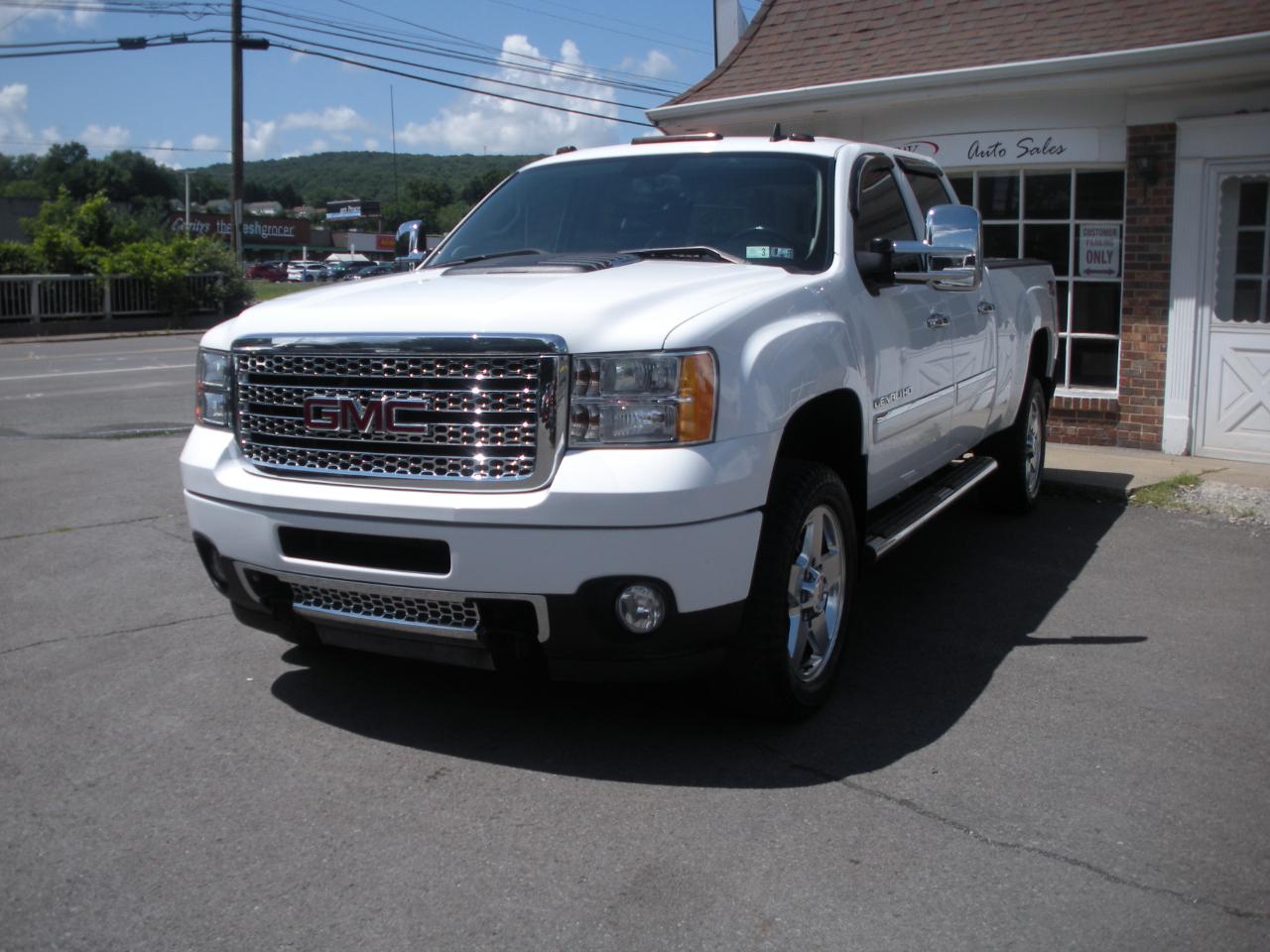 GMC Sierra 2500HD Denali Crew Cab 4WD 2014