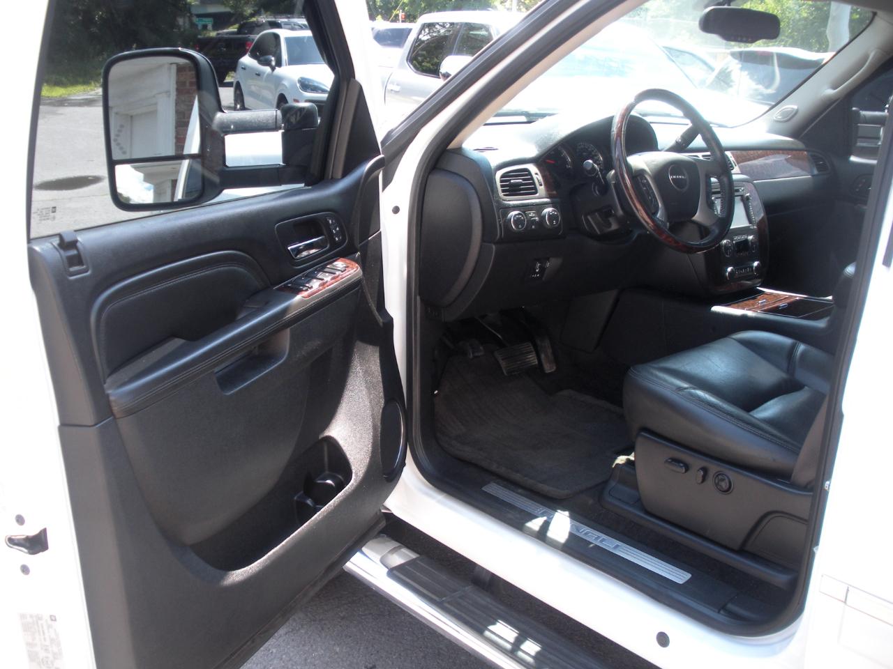 GMC Sierra 2500HD Denali Crew Cab 4WD 2014
