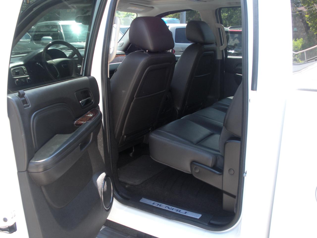 GMC Sierra 2500HD Denali Crew Cab 4WD 2014