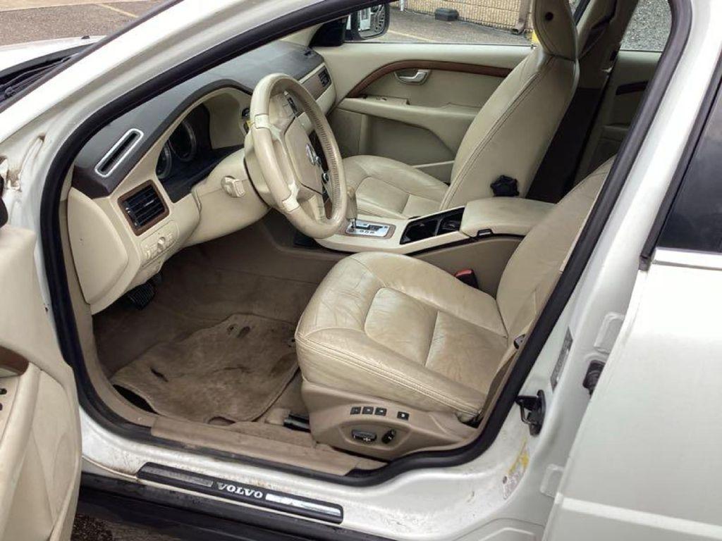 Volvo XC70  2010