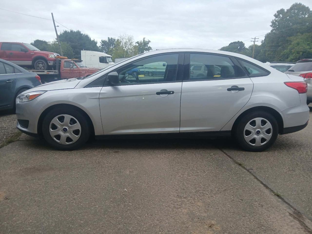 Ford Focus S 2017