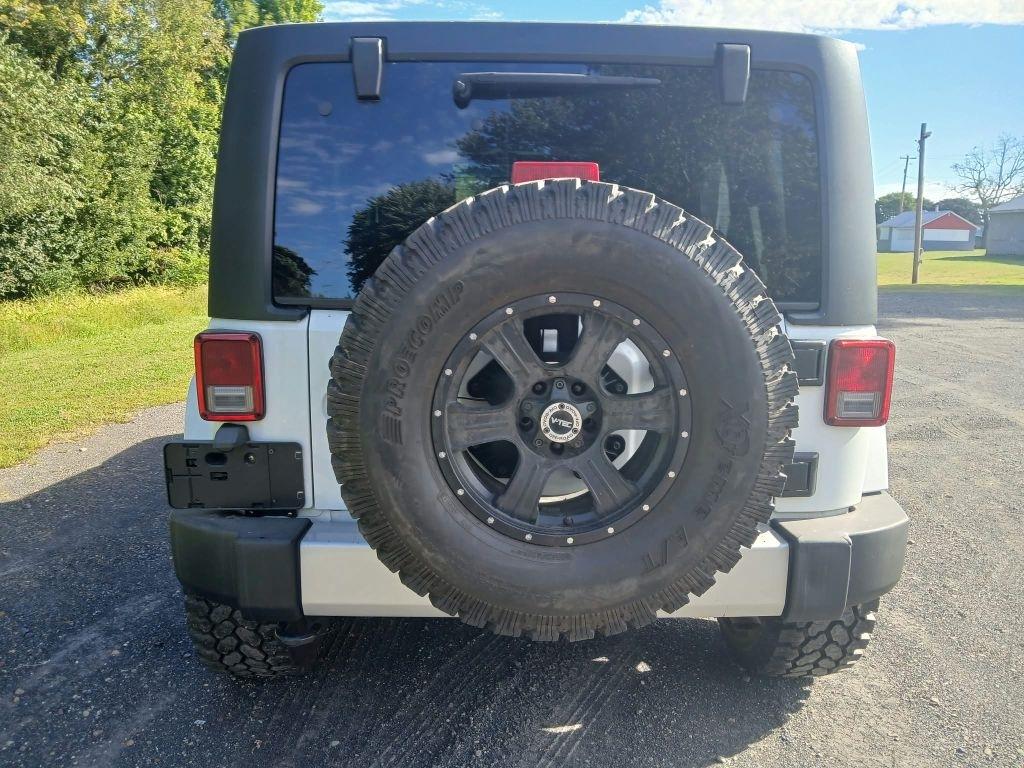 Jeep Wrangler photo 7