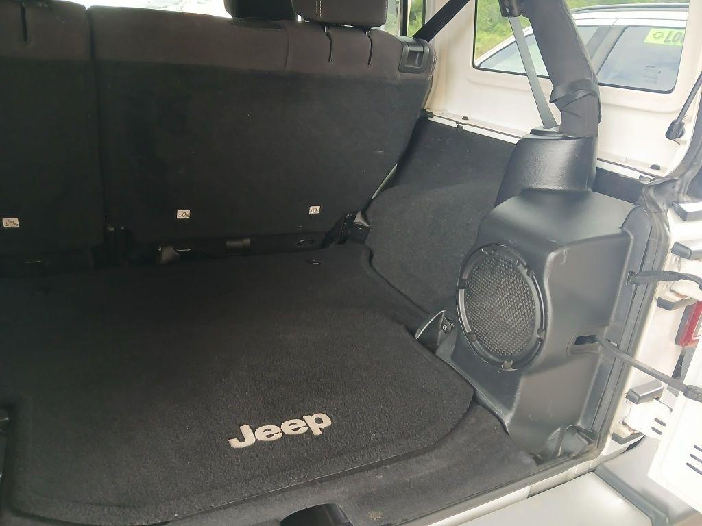 Jeep Wrangler photo 16