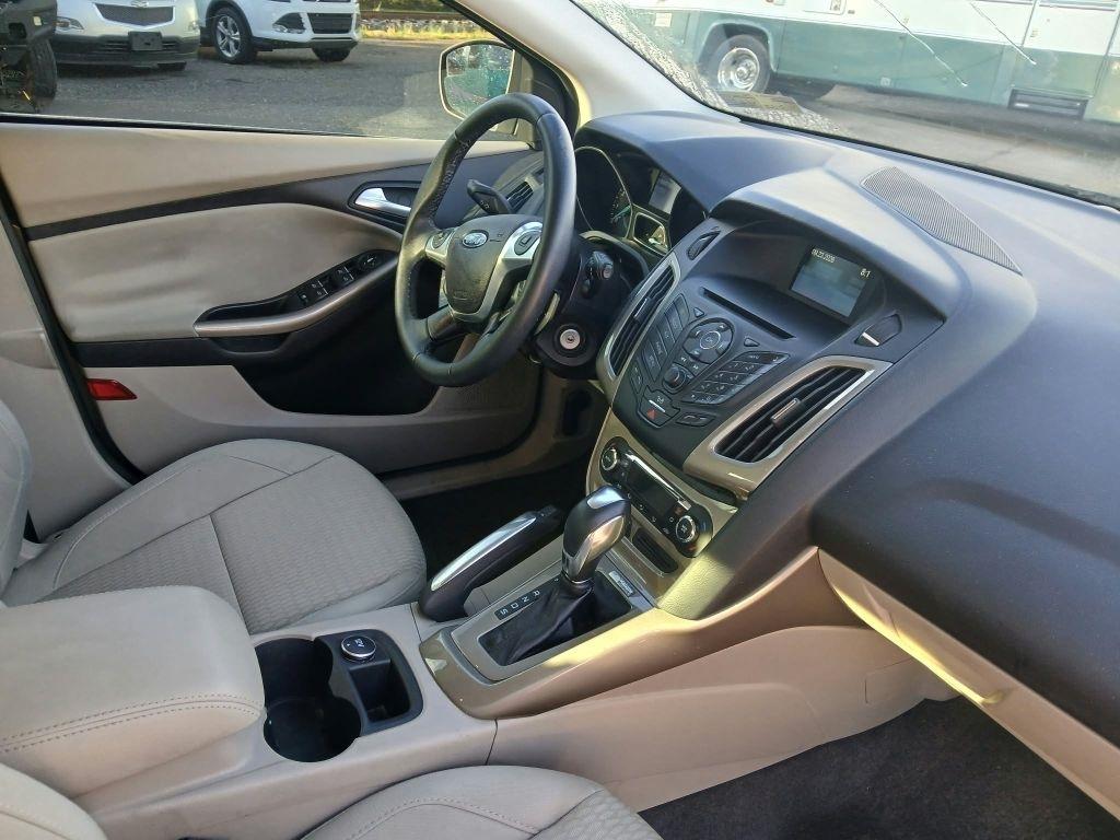 Ford Focus photo 15