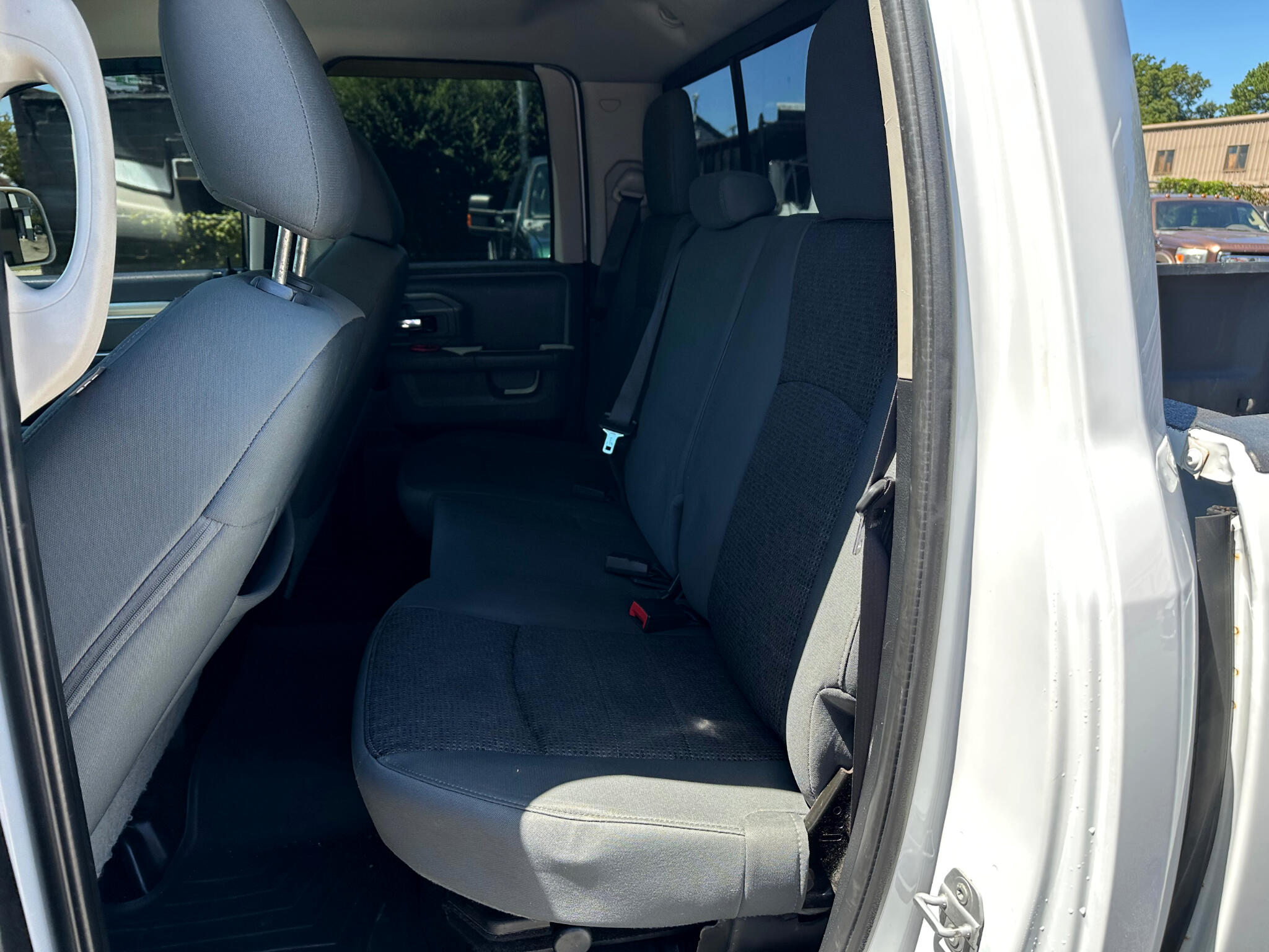 2015 Ram 1500 SLT photo 15
