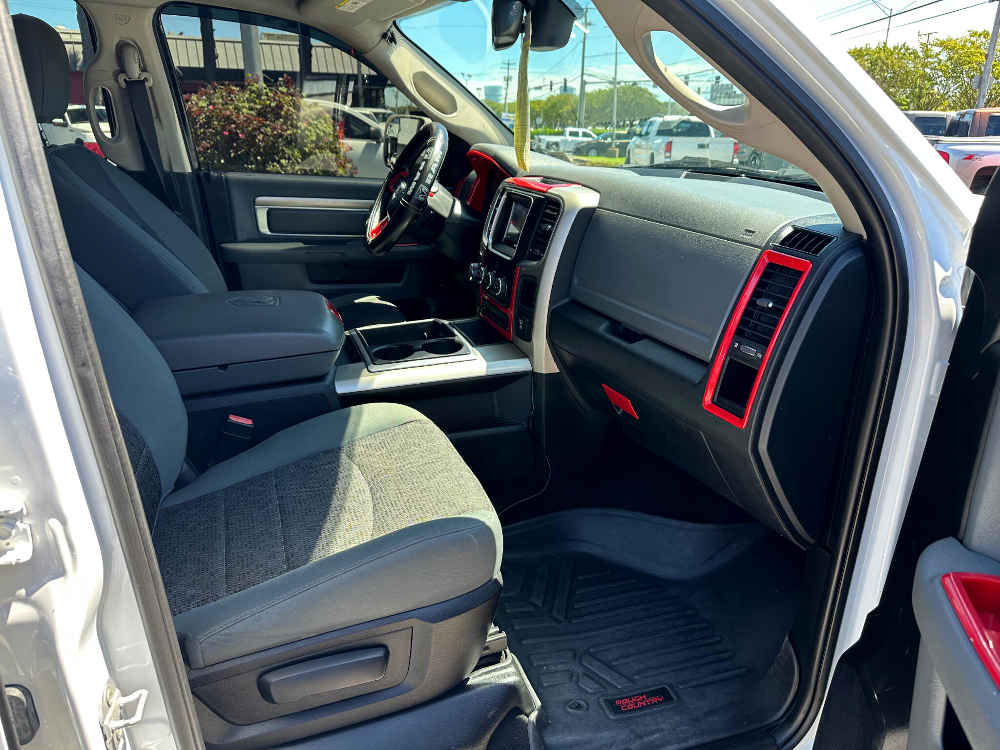 2015 Ram 1500 SLT photo 16