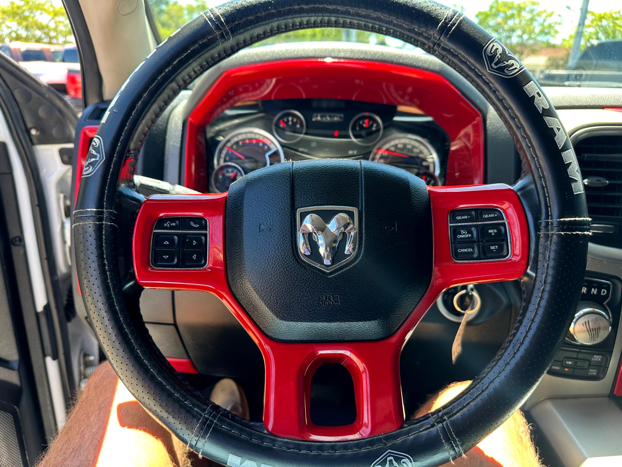 2015 Ram 1500 SLT photo 17