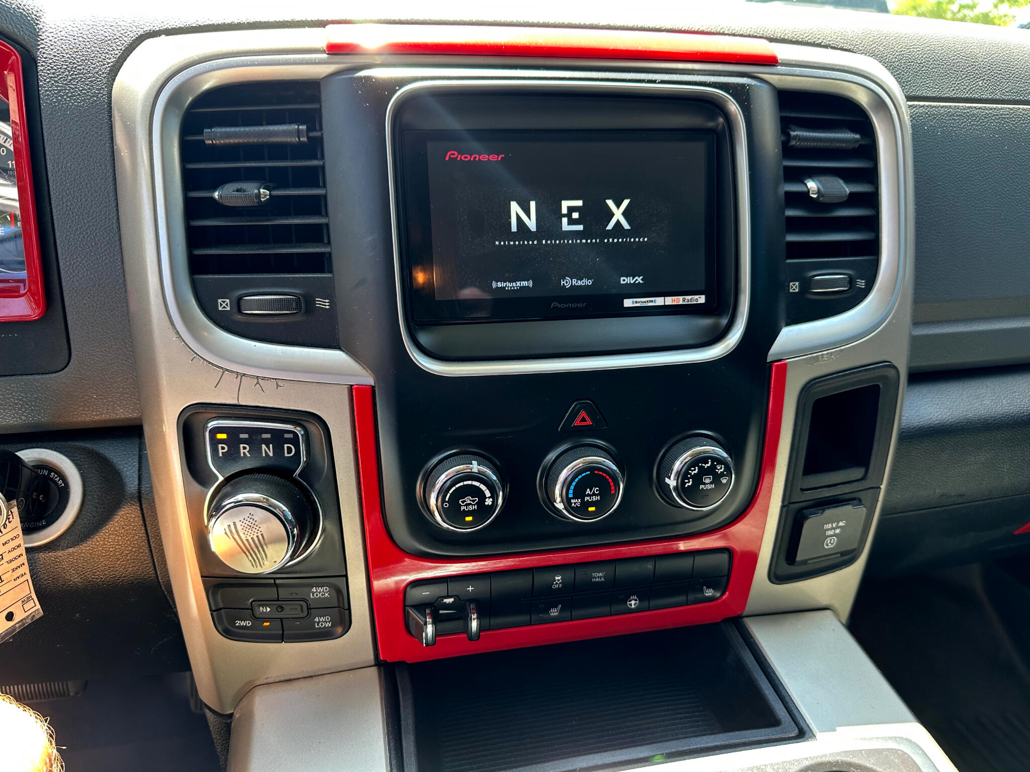 2015 Ram 1500 SLT photo 18
