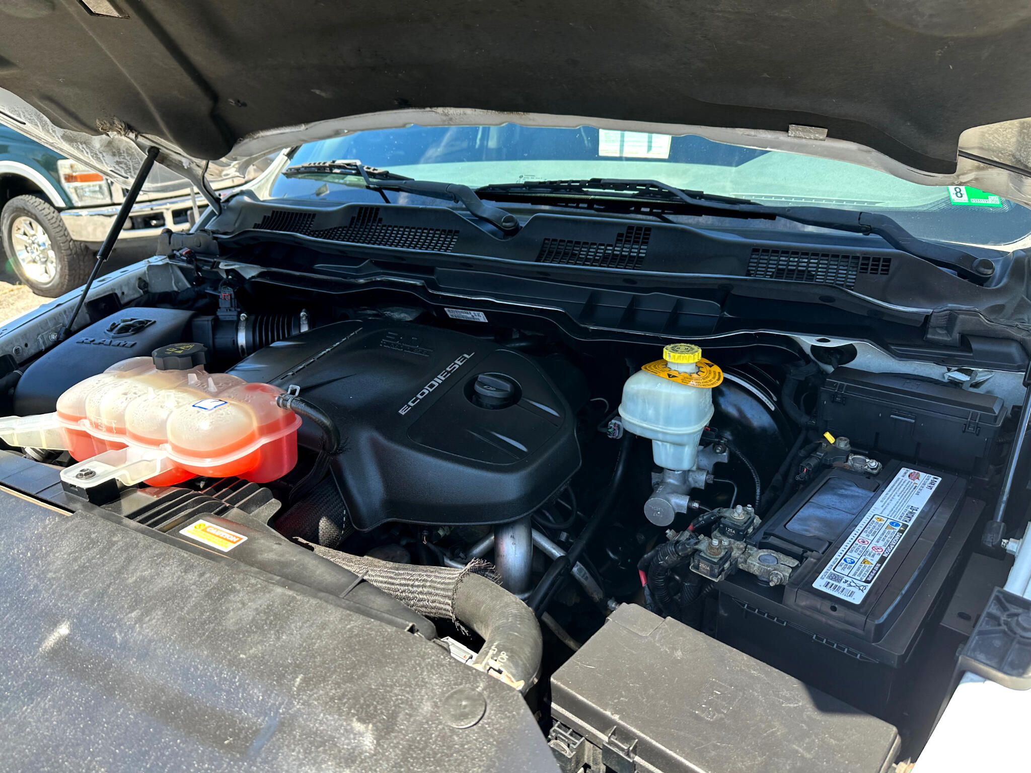 2015 Ram 1500 SLT photo 19