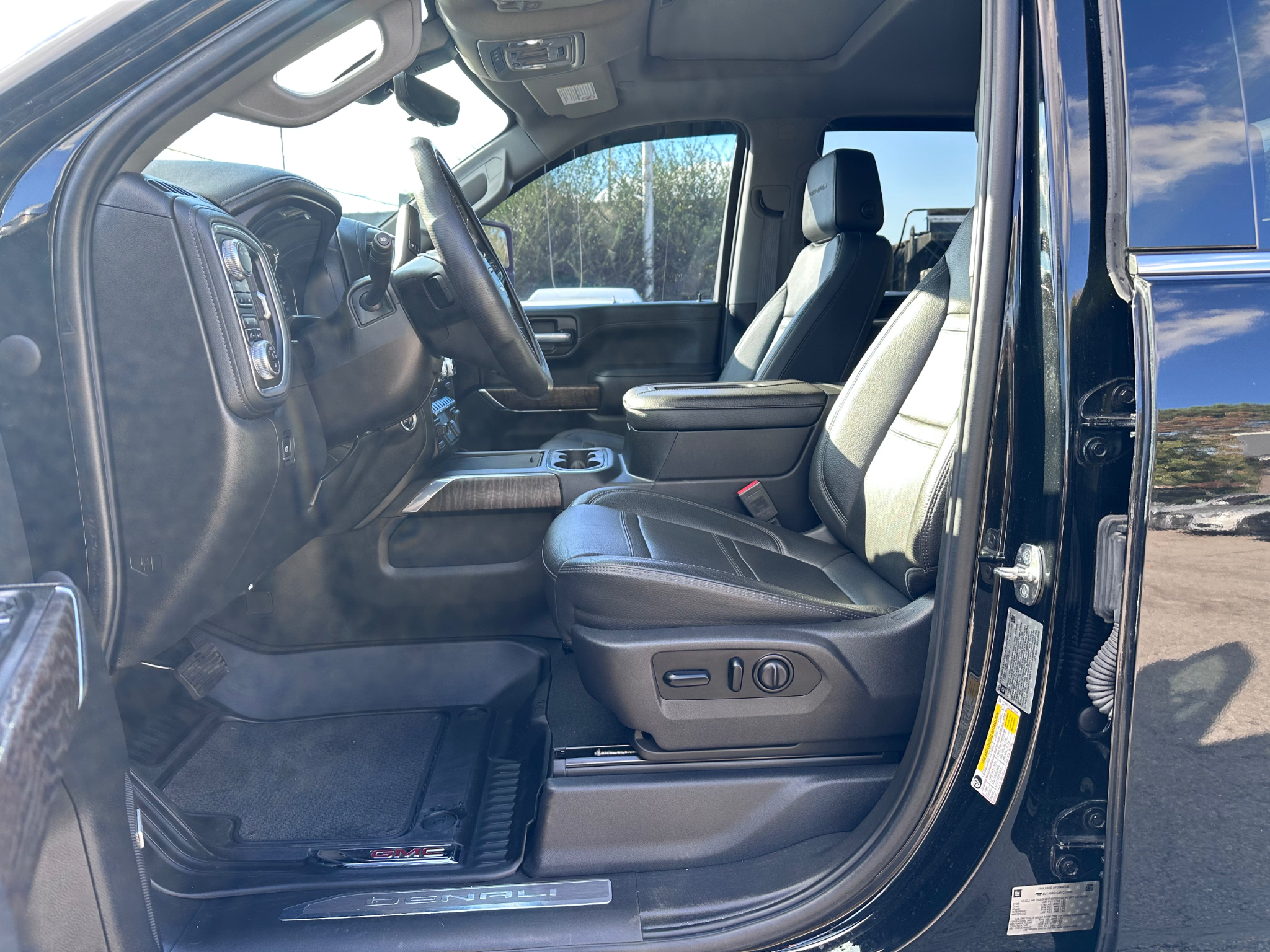 GMC Sierra 2500HD 4WD Crew Cab 159" Denali 2021 GMC Sierra 2500HD 4WD Crew Cab 159" Denali 2021