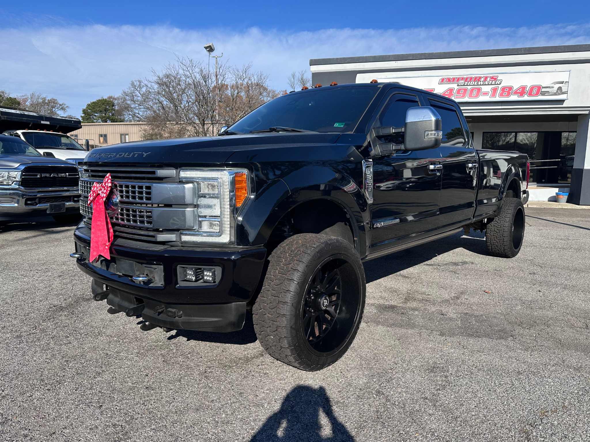 Ford Super Duty F-350 SRW Platinum 4WD Crew Cab 8' Box 2017