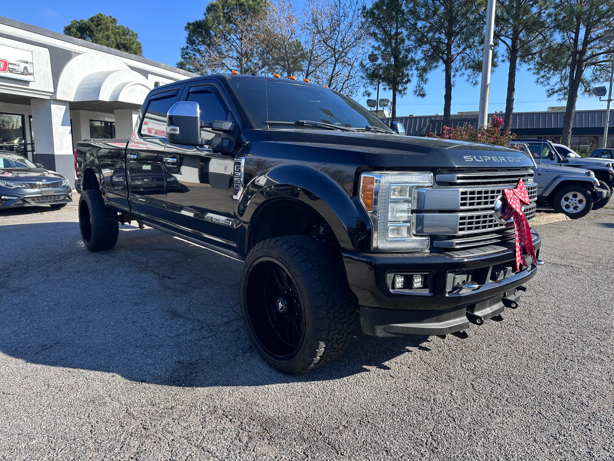 Ford Super Duty F-350 SRW Platinum 4WD Crew Cab 8' Box 2017