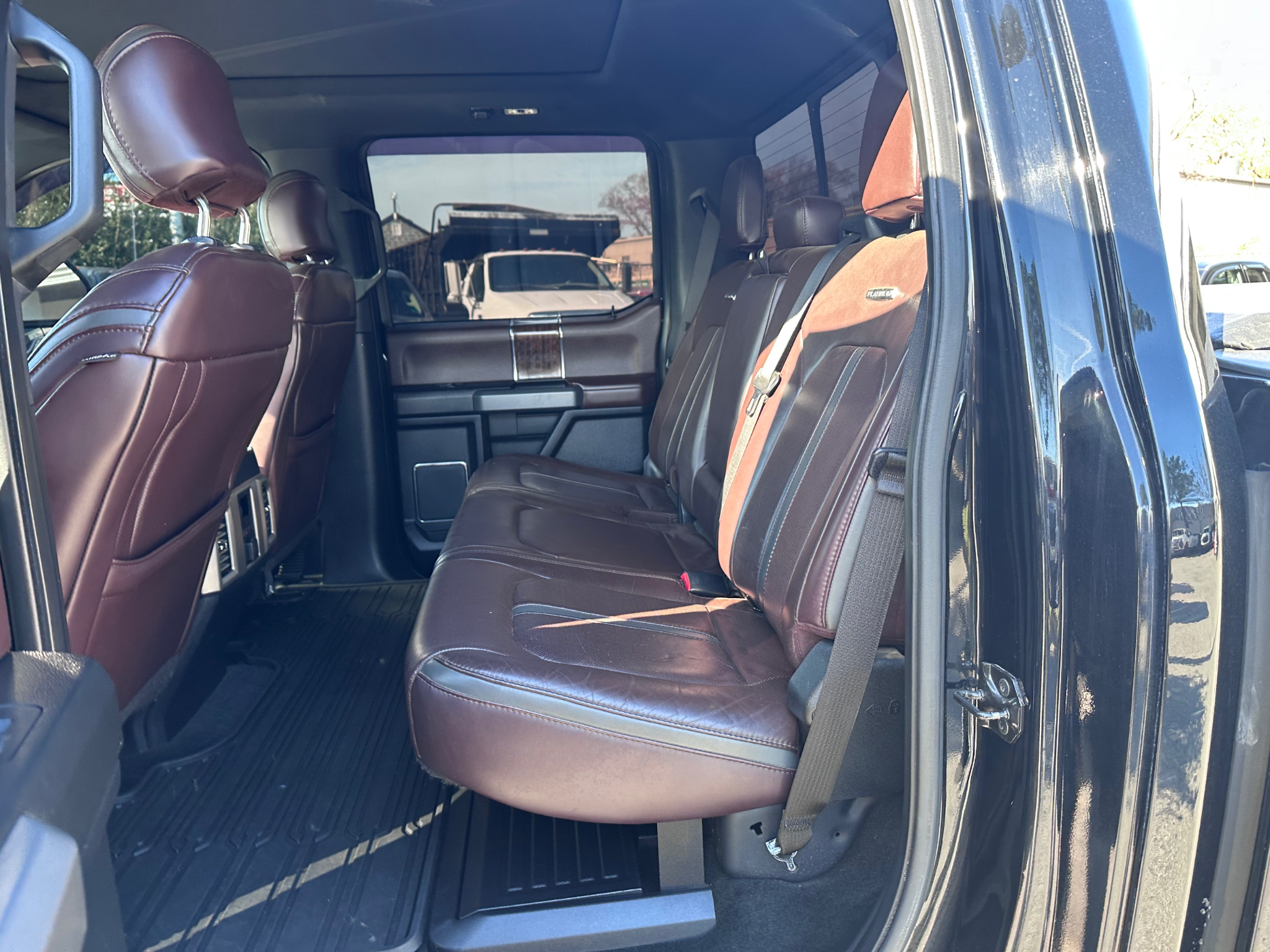 Ford Super Duty F-350 SRW Platinum 4WD Crew Cab 8' Box 2017