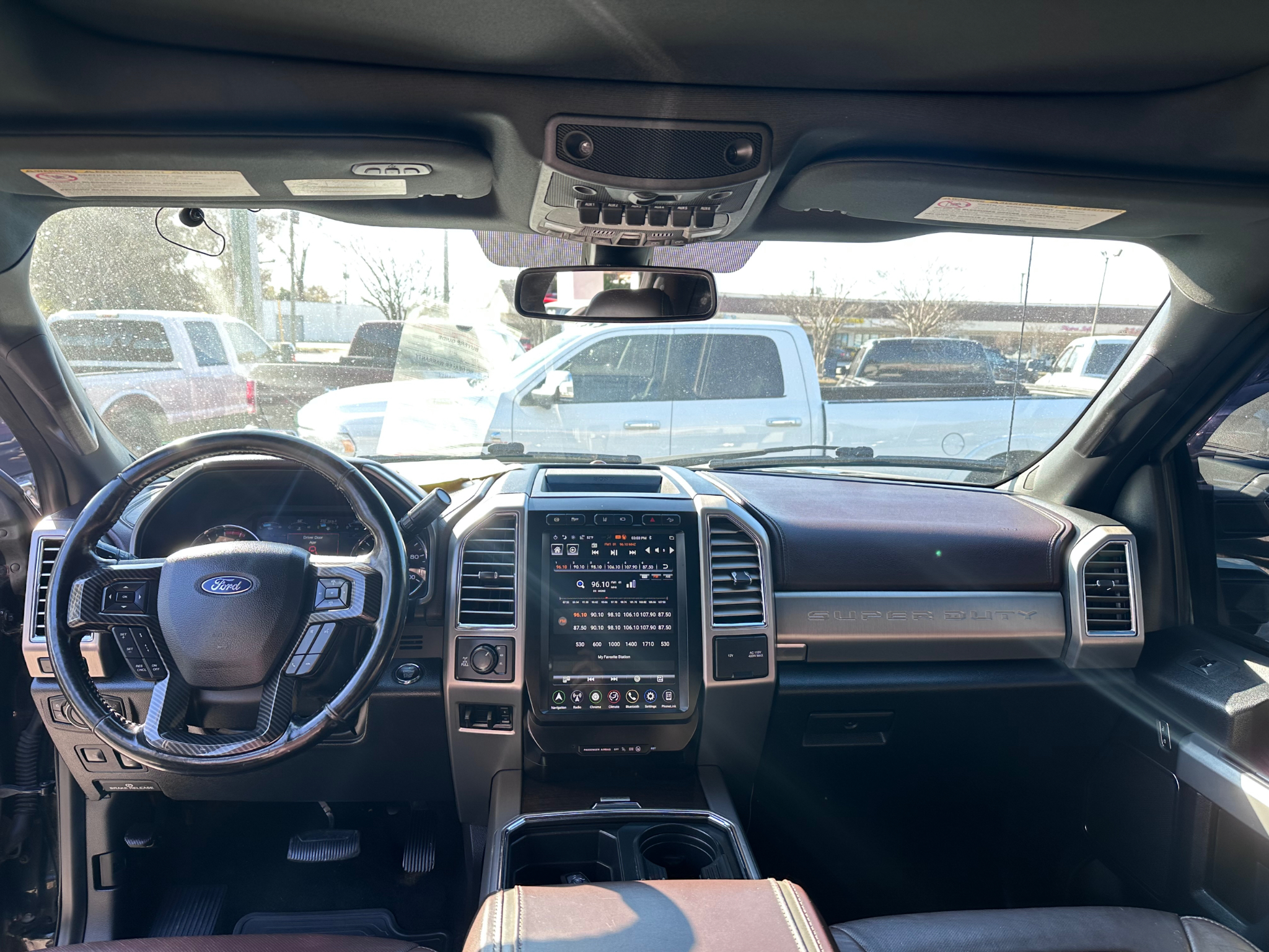 Ford Super Duty F-350 SRW Platinum 4WD Crew Cab 8' Box 2017