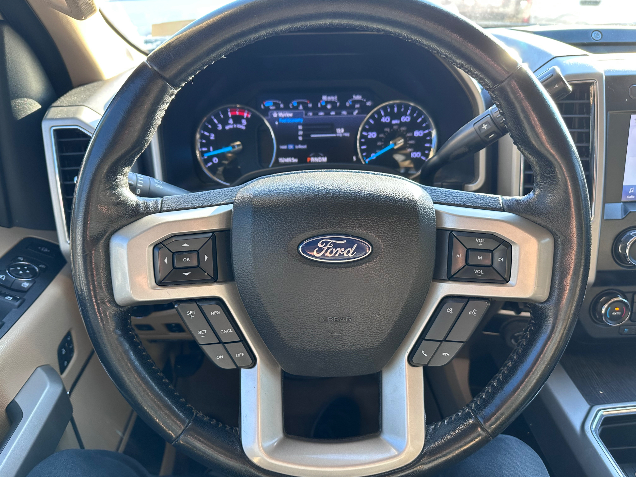 Ford Super Duty F-350 SRW Lariat 4WD Crew Cab 8' Box 2020