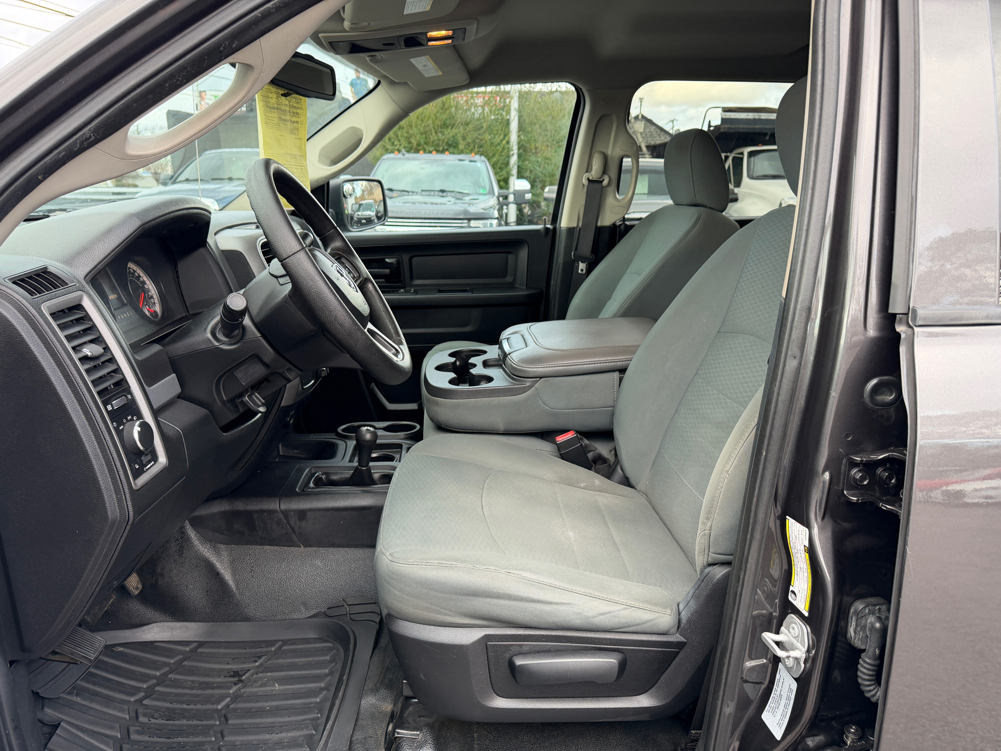 RAM 2500 4WD Crew Cab 149" Tradesman 2016