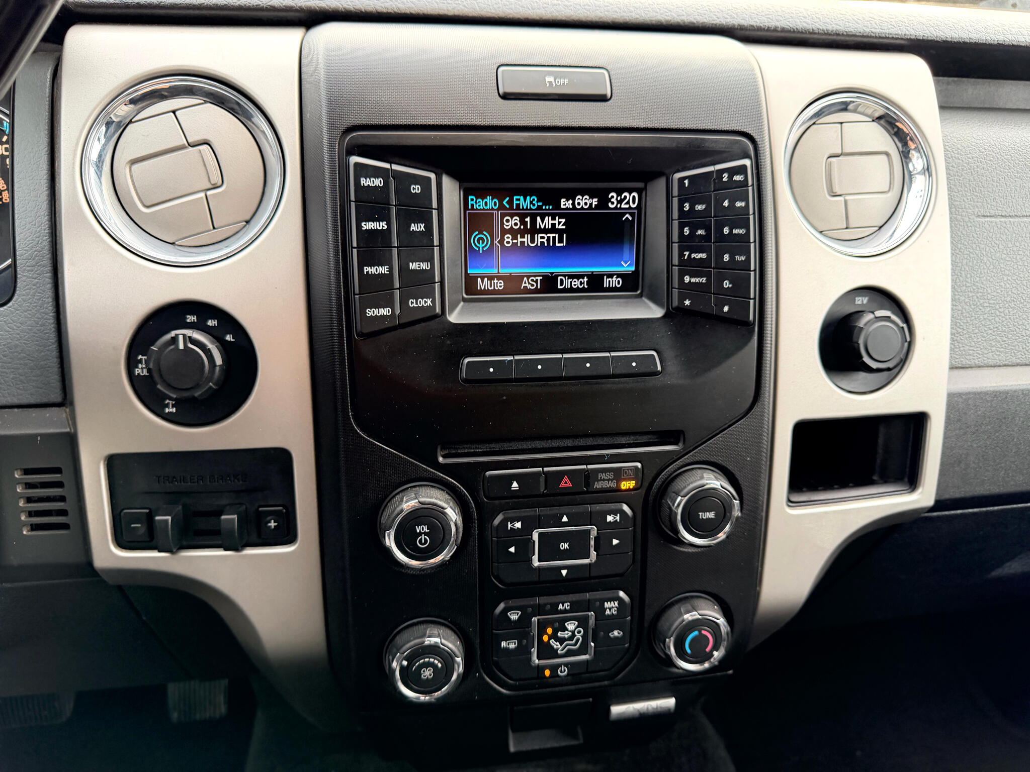 Ford F-150 4WD SuperCrew 145" XLT 2014